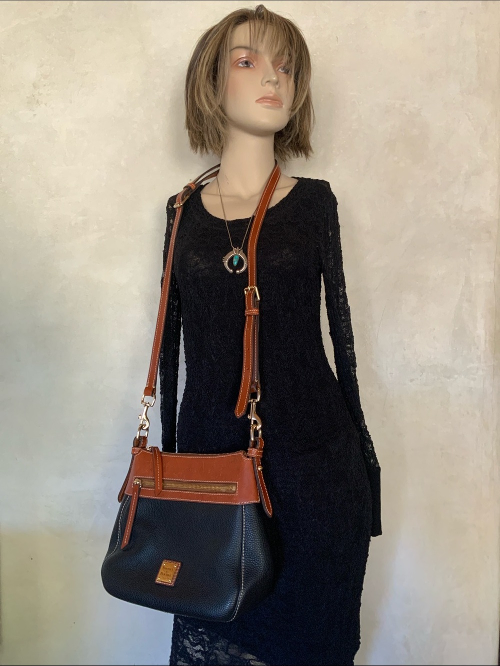 Dooney Bourke Pebble Grain Crossbody 25 - Picture 3 of 16